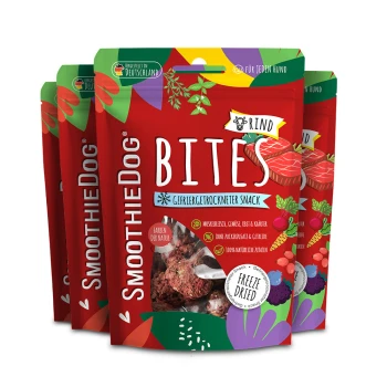 Rote SmoothieDog 'BITES' gefriergetrocknete Hundesnack-Beutel (Rind) mit Fleischstücken, Gemüse und 'Freeze Dried'-Aufschrift