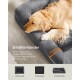 Golden Retriever liegt auf einem grauen Hundebett mit erhöhtem Rand; sichtbarer Text: 'Erhöhte Ränder', '13 cm', 'Oberseite Vorderseite'.