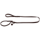 Eine dunkelbraune geflochtene Lederhundeleine mit Schlaufenhandgriff und Metallclip, mit einem kleinen angehängten Etikett.