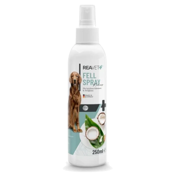 Flasche REAVET Fell Spray, 250ml, entworfen für einfaches Grooming und Fellpflege, mit Bildern von Kokosnuss und Aloe Vera, hergestellt in Deutschland.