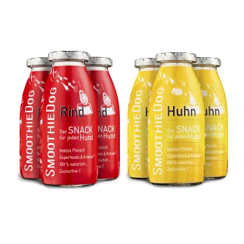 Zwei Packungen Hundesnacks in Flaschen, eine rote mit der Aufschrift "Rind" und eine gelbe mit der Aufschrift "Huhn," beide mit dem Satz "Der SNACK für jeden Hund."