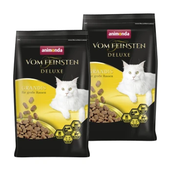 Zwei Tüten Animonda Vom Feinsten Deluxe Katzenfutter, beschriftet mit "GRANDIS für große Rassen," mit einer weißen Katze auf der Verpackung.
