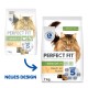 Twee zakken Perfect Fit senior kattenvoer van 7 kg, de ene groen gelabeld "senior 7+" en de andere met "totaal 5" en gezondheidsclaims.