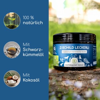 Schwarzes Glas mit 'Z-Schild Leckerli' Hundesupplement auf einer Holzoberfläche, mit Text über natürliche Zutaten wie Schwarzkümmelöl und Kokosnussöl.