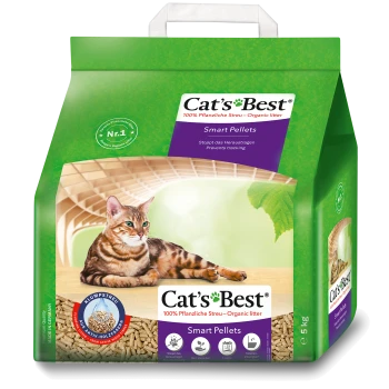 Cat's Best Smart Pellets cat litter bag, featuring a tabby cat, green packaging, and text highlighting its organic and tracking prevention features.