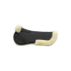Schwarzes Sattelpad mit einer weichen, cremefarbenen Fleece-Innenseite und einem gesteppten Design, ausgestattet mit einem Riemen für eine sichere Befestigung.