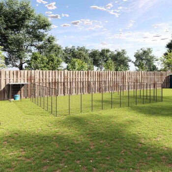 Großer rechteckiger Metall-Draht-Tierauslauf mit überdachtem Eingangstor, für den Außen- oder Innenbereich geeignet.