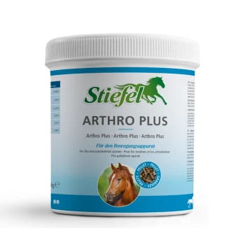 Behälter von Stiefel Arthro Plus, einem Gelenkpräparat für Pferde, mit dem Gesicht eines Pferdes, grünlippigen Muscheln und Teufelskralle.