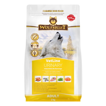 Premium-Hundefutterverpackung von Wolfsblut mit einem heulenden Wolf, beschriftet 'VetLine URINARY' mit Huhn und Süßkartoffeln, 2 kg.
