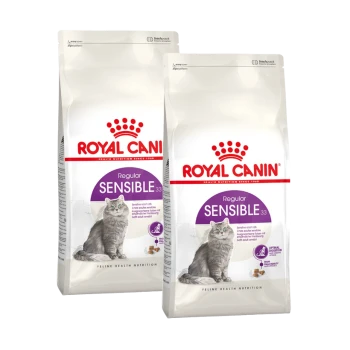 Deux sacs de nourriture pour chats Royal Canin Regular Sensible 33, présentant un chat gris sur le devant, mettant l'accent sur la nutrition de santé féline.