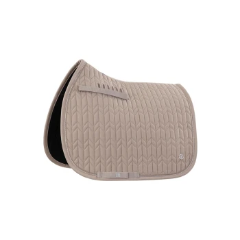 Beige, gestepptes Pferdesattelpad mit einem strukturierten Muster und einer schwarzen Unterseite, mit einem kleinen Logo und einem Riemen zur Sicherung.