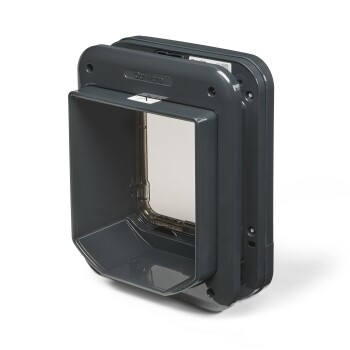 Schwarze Katzenklappe mit einer transparenten Klappe, ausgestattet mit einem Verriegelungsmechanismus und dem 'CatMate'-Logo oben.