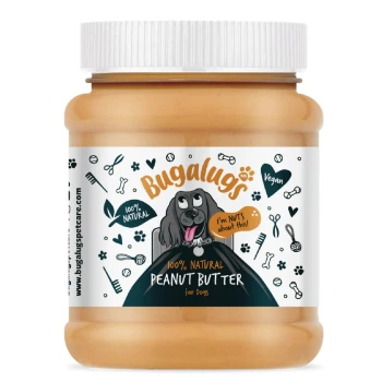 Ein Glas Bugalugs 100% natürliches Erdnussbutter für Hunde, mit einem Cartoon-Hund auf dem Etikett und dem Text "Ich bin verrückt danach!"