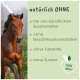 Ein galoppierendes braunes Pferd auf einem nebligen Feld mit Text über natürliche Zutaten und einem "100% Natur" Logo.