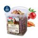 Behälter mit PANTO Leckerli-Mix Pferdeleckerlis, mit Apfel- und Karottengeschmack, mit einem Pferdebild und dem Etikett 'Made in Hamburg'.