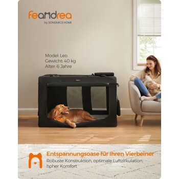 Ein Golden Retriever entspannt sich in einer schwarzen Kiste neben einer Person. Text: "Entspannungsoase für Ihr Haustier - robust, gut belüftet, bequem."