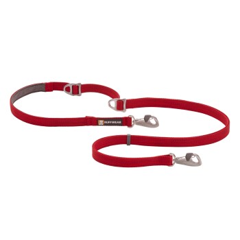 Rote Hundeleine von Ruffwear, mit zwei Clips und einem gepolsterten Griff für Komfort.