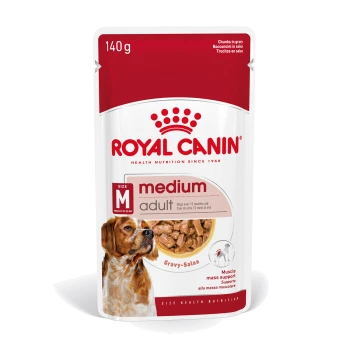 Royal Canin Medium Adult Hundefutterbeutel, 140g, mit Stückchen in Soße, mit einem Hundebild und Text, der die Unterstützung der Muskelmasse hervorhebt.