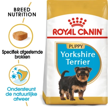 Royal Canin Puppyvoeding voor Yorkshire Terriers, met een afbeelding van een kleine puppy, met tekst die de voeding voor het ras en de ondersteuning van het immuunsysteem benadrukt.