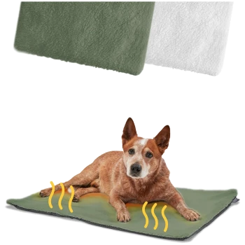 Ein Hund liegt auf einer grünen Haustierdecke, mit einer weißen Decke darüber. Gelbe Wärmewellenlinien zeigen Wärme an.