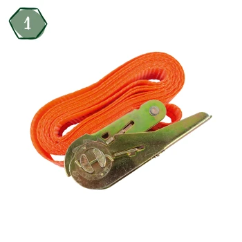 Oranger Ratschenriemen mit einem Metallratschenmechanismus, der zum Sichern von Gegenständen verwendet wird.