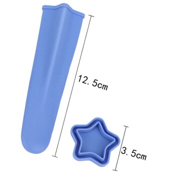 Set aus blauen Silikonformen für Haustierleckerlis, mit einer 12,5 cm langen Stabform und einem 3,5 cm großen sternförmigen Ausstecher.