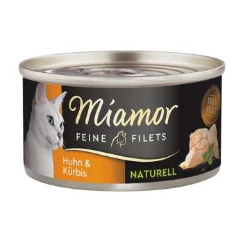 Dosenkatzenfutter mit der Aufschrift "Miamor Feine Filets" mit Huhn- und Kürbisgeschmack, mit einer weißen Katze auf dem Etikett und dem Text "100% Filet".