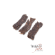 Trois morceaux de friandises pour animaux sombres et séchées, avec le logo "Wild & fein" et le slogan "... das Beste aus der Natur" visible.