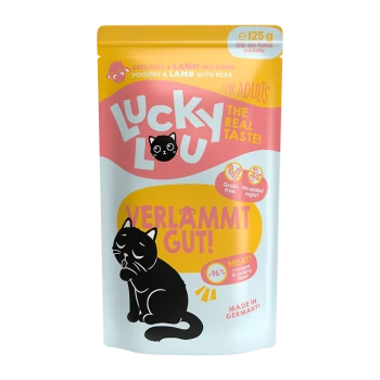 Tüte mit Lucky Lou Katzenfutter mit einer Illustration einer schwarzen Katze, beschriftet mit "Geflügel & Lamm mit Birne," getreidefrei, 96% Fleisch.