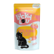 Tüte mit Lucky Lou Katzenfutter mit einer Illustration einer schwarzen Katze, beschriftet mit "Geflügel & Lamm mit Birne," getreidefrei, 96% Fleisch.
