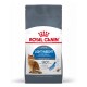 Royal Canin Light Weight Katzenfuttertüte, mit einer flauschigen orangefarbenen Katze, mit Text, der die Vorteile des Gewichtsmanagements und nachgewiesene Ergebnisse hervorhebt.