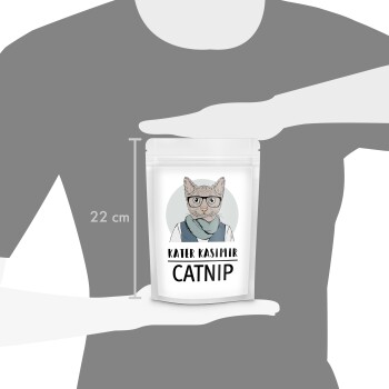 Eine Hand hält einen 22 cm hohen Beutel mit der Aufschrift 'KATER KASIMIR CATNIP', mit einem Cartoon-Katzen-Design.