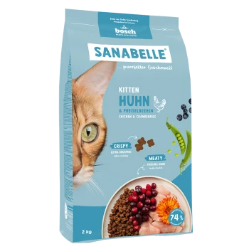 Katze Futterverpackung mit einer Nahaufnahme des Gesichts einer Katze, beschriftet "SANABELLE KITTEN HUHN & PREISELBEEREN," 2 kg, mit "Crispy" und "Meaty."