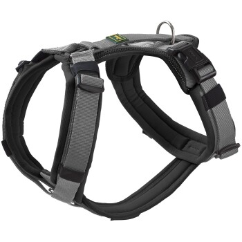 Graues und schwarzes verstellbares Hundegeschirr mit gepolsterten Riemen und einem metallenen D-Ring zur Leinenbefestigung.