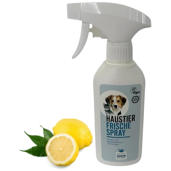 Frische-Sprayflasche für Haustiere mit einem Hundebild, Zitrone und grünen Blättern; beschriftet mit "HAUSTIER FRISCHE SPRAY", vegan und umweltfreundlich.