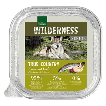 Verpackung für Nassfutter mit einem Wolf, beschriftet "WILDERNESS SENIOR," mit 95% Huhn und Lachs, 5% Früchte und Gemüse, ohne Getreide.