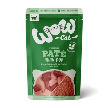 Premium Katzenfutterbeutel mit grüner Verpackung, beschriftet mit 'WOW-Cat' und 'PATÉ HUHN PUR', mit Bildern von Hühnerstücken und Nährwertangaben.