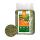 Premium hooi voor huisdieren, gelabeld 'Grüne Natur' met wortelen en paprika's, in een zak van 750 g. Heeft een groen en oranje ontwerp.