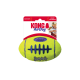 KONG AirDog hellgelb-grünes Quietscher-Football-Hundespielzeug mit blauen Schnürsenkeln, Verpackung zeigt 'KONG AirDog' und 'SQUEAKS'.