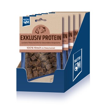 Hundeleckerlis in einer Präsentationsbox, beschriftet mit "EXKLUSIV PROTEIN" und "100 % Hirsch im Fleischanteil," mit einer Hundillustration.