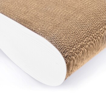 Katzenscratch-Posten mit einer strukturierten braunen Oberfläche und einer glatten weißen Basis, entworfen für das Spielen und Kratzen von Haustieren.