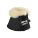 Schwarze Hufschuh für Pferde mit einer weichen, cremefarbenen Fleece-Innenseite, mit dem Eskadron-Logo an der Seite.