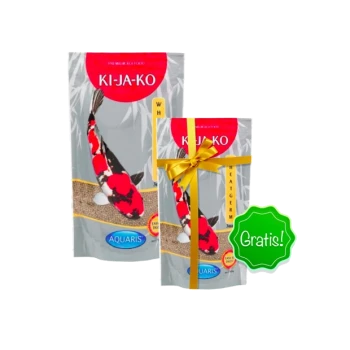 Zwei Tüten KI-JA-KO Premium-Koi-Futter, eine größere und eine kleinere, mit einem Geschenkbändchen auf der kleineren Tüte und einem "Gratis!"-Etikett.