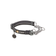 Ein graues Hundehalsband mit einer Kette, das ein Ruffwear-Logo und ein Metallschild zeigt, entworfen für Langlebigkeit und Kontrolle.