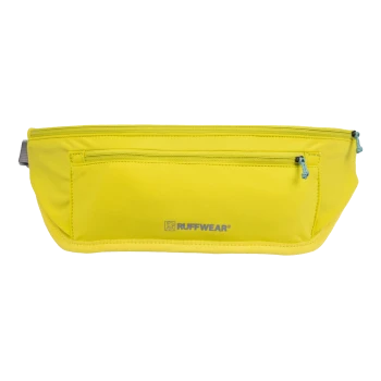 Eine leuchtend gelbe Hüfttasche für Haustiere mit zwei Reißverschlusstaschen und dem 'RUFFWEAR'-Logo, das prominent auf der Vorderseite angezeigt wird.