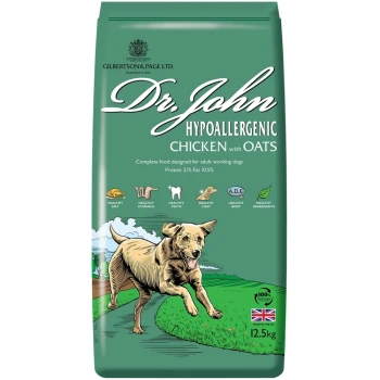 Grüne Tüte mit Dr. John hypoallergenem Hundefutter mit Huhn und Hafer, mit einer Illustration eines rennenden Hundes, 21% Protein, 10,5% Fett, für empfindliche Mägen.