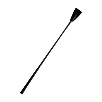 Ein eleganter schwarzer Reitstock mit einer spitzen Enden und einem strukturierten Griff, ideal für den Reitsport.