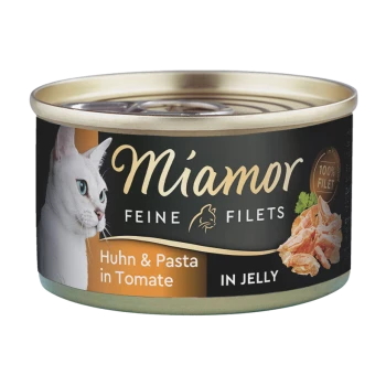 Karma dla kotów w puszce oznaczona "Miamor Feine Filets" z kurczakiem i makaronem w sosie pomidorowym, z twarzą kota na etykiecie.