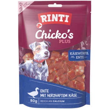 Tüte RINTI Chicko's Plus Hundesnacks, Hundeillustration und Käse‑und‑Enten‑Würfel; Schriftzug "KÄSEWÜRFEL MIT ENTE, 80g".