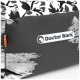 Eine Nahaufnahme einer dunkelgrauen Haustierliege mit dem 'Doctor Bark'-Logo in Weiß, mit einem kleinen orangefarbenen Etikett, das '5°' zeigt.